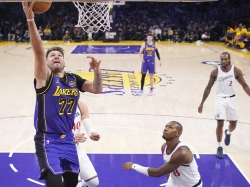 NBA》首次體驗洛城內戰就贏球 壽星唐西奇：多虧了詹姆斯