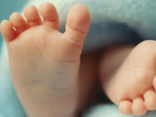 英國成功結合三人DNA誕生嬰兒　截斷遺傳病傳播