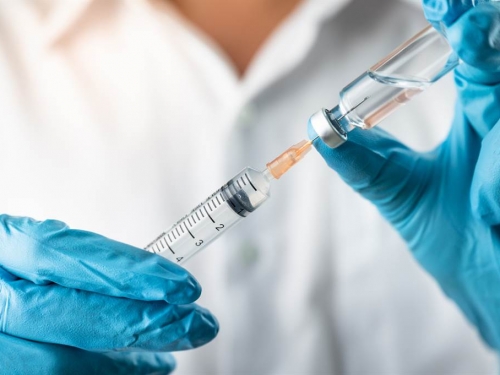 男癱瘓4年治不好 打完疫苗竟站起來了 醫驚呼：奇蹟