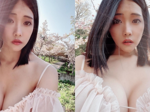 正妹「E-yo 咿呦」賞花胸前好大兩顆，「粉嫩透膚裝」有夠誘人！