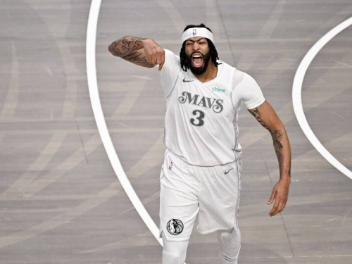 NBA》戴維斯轉隊首秀砍26分16籃板3火鍋！寫神獸紀錄卻提前傷退