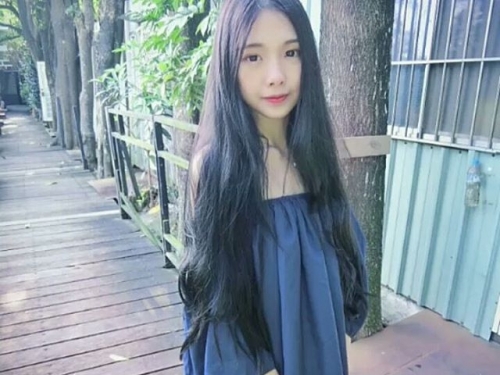 清純學生妹！「治平高中」長髮學生妹烏黑大眼還有細長腿，穿上學生制服學長會受不了！