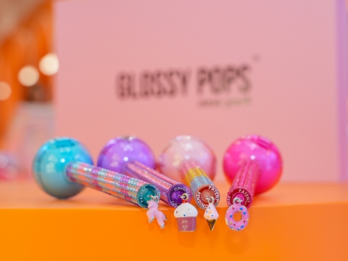 瞬間被擄獲！紐約「派對系美妝」GLOSSY POPS 來台　送女友「選這組」就對了！