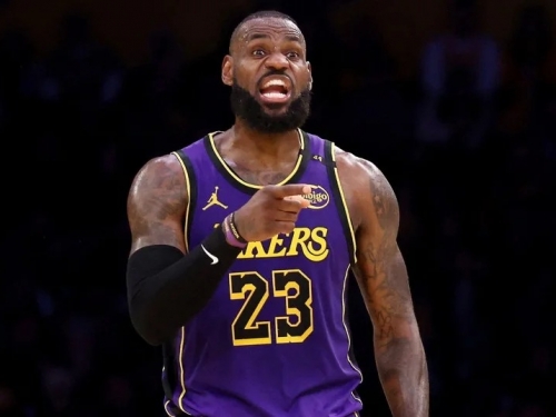 NBA》40歲詹皇空中接力灌籃震撼全場 里夫斯自認沒傳好