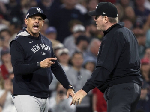 MLB》嗆裁判「沒勇氣」改判！爭議判決讓洋基教頭氣炸、還丟口香糖