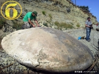 俄發現碟形巨石　UFO迷宣稱：外星人太空船殘骸
