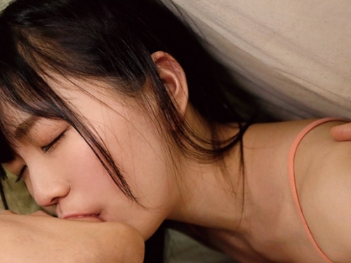 可愛表妹「桜井千春」借住三天就幹了三天　半夜潛進表哥房間打炮