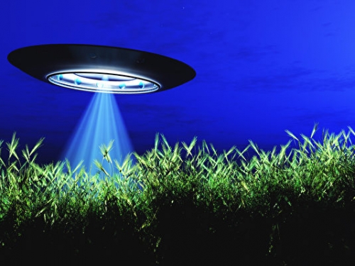 美國北卡羅萊納州外灘上的空中出現一群不明飛行物 視頻網上走紅