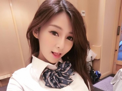 真人版耶誕爆乳娜美！F奶美胸炸裂，乳量滿到溢出來！