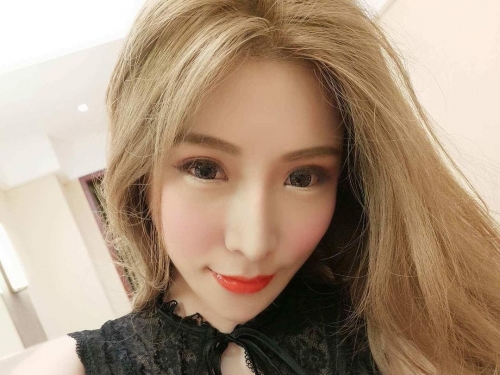 台灣顏值超高「爆奶女DJ」身材超豪放！耳機孔快掉入「萬惡深溝」！