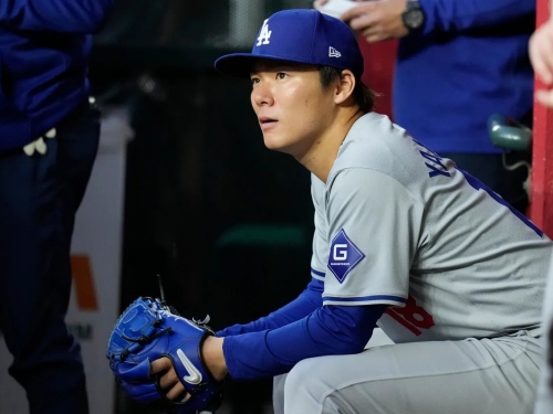 MLB》超衰！山本由伸坐在休息室裡　竟遭強襲界外球擊中右胸