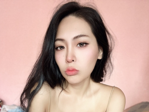 G奶造型師「鹿梨」支援拍攝，「豐滿雪乳」意外搶鏡直接取代女優！