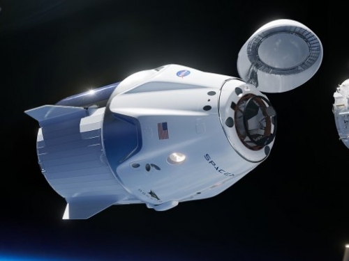 太空旅行成真！SpaceX 將送四位民眾上太空