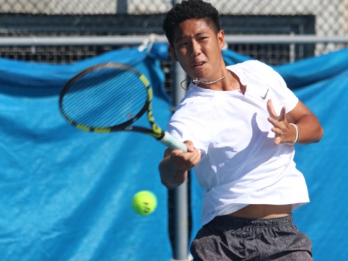 U18男單索南喬柏 來勢洶洶由會外賽闖入會內賽 擊敗種子選手直衝前四強