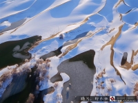 強烈冷氣團實現不可能！　塔克拉瑪干沙漠降下夢幻白雪