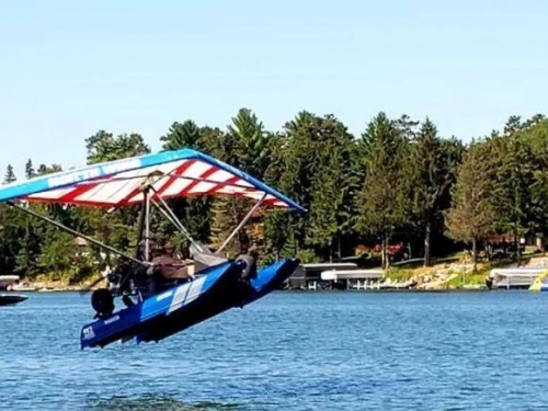 他遵照父親遺願租飛機撒骨灰 撒到一半離奇墜機亡