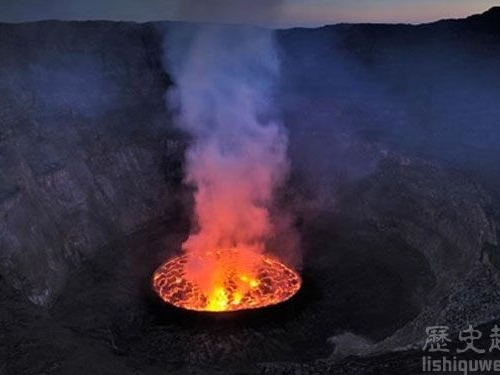 世界上最大的熔岩湖——尼拉貢戈火山