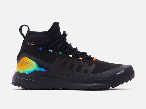 旅行者必備！KITH與Adidas Terrex正式揭幕新作，幻彩設計相當酷炫呢！