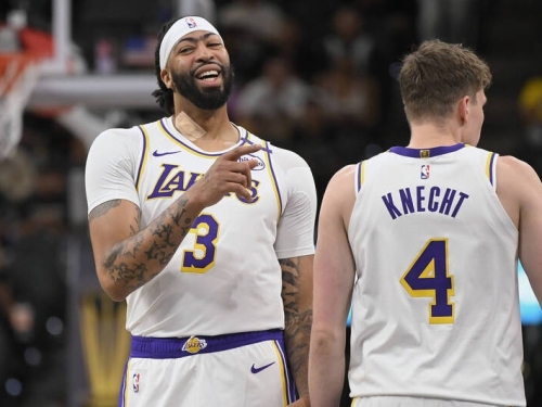 NBA》A.戴維斯轟40分、詹姆斯連4場大三元 湖人退馬刺收4連勝