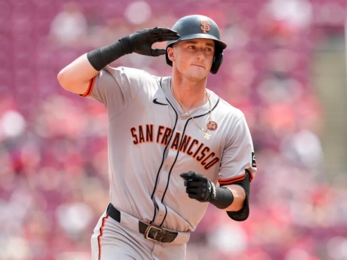 MLB》近17戰狂敲11轟！巨人新秀游擊手近況火燙比肩球隊傳奇Barry Bonds