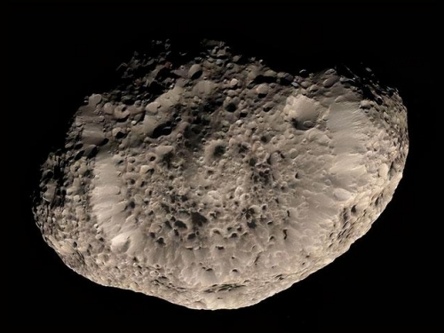 近距離觀看土星的衛星之一，土衛七！人類探測器拍下了它的照片