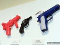 老師沒收的英國小孩玩具..竟然有兇器