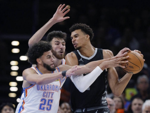 NBA》好慘！溫班亞瑪只拿6分、8籃板 馬刺送雷霆開季4連勝