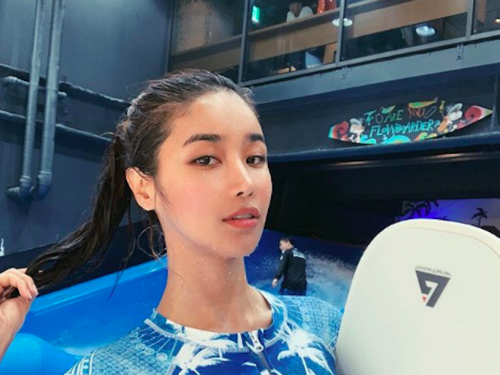 大膽辣模JESS「惹火小麥肌」好誘人，愛玩衝浪展現優質曲線！