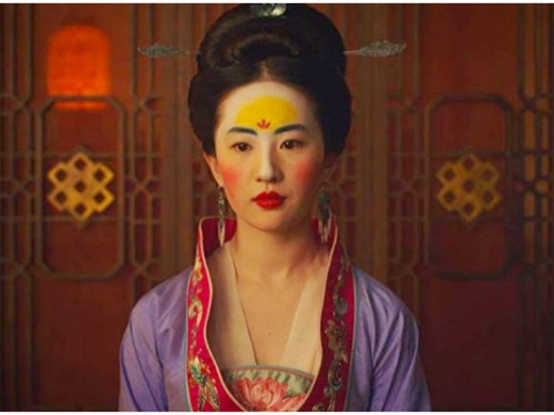 《花木蘭》6 大卡司海報曝光！李連杰、甄子丹形象照公開　「將軍李翔」其實被他取代？