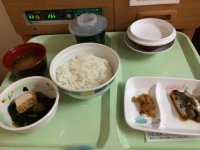 《日本豪華醫院餐》看著自己貧乏的午餐 我還是去住院好了……