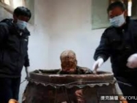 老和尚肉身不腐，坐缸三年，開缸後寺廟將塑金身