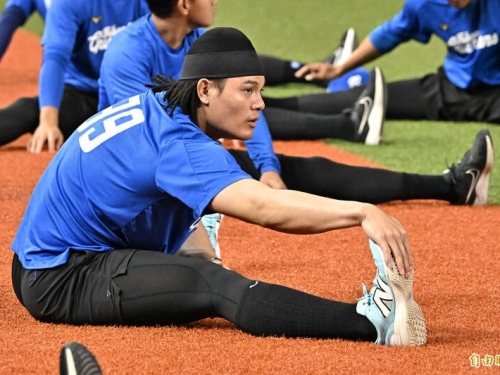 中職》原本擔心的關節唇沒事 張育成左肩拉傷休3至4週