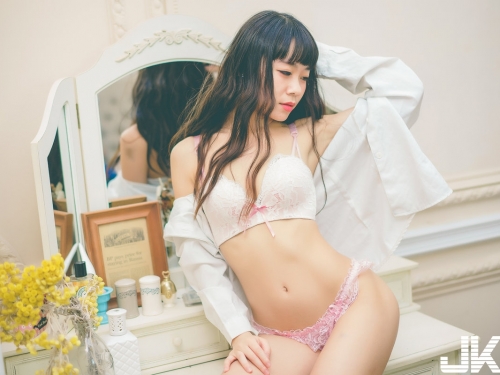 爆乳女友床上「性感調教」，火辣尺度「渾圓美乳」讓人受不了...