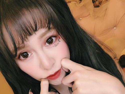 甜心正妹「徐皮兒」美式風格美乳好搶眼，點點洋裝下乳量太兇了！