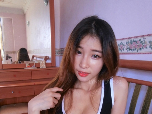 「正妹微整師」超短真理褲露蜜大腿　飽滿翹臀微笑線條太誘惑！