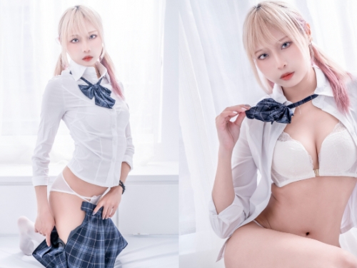 金髮JK「墨七」美體超強發育，「爆乳翹臀」愛玩成人遊戲！