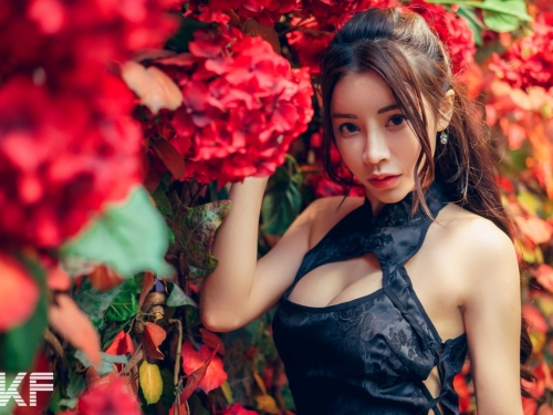 JKF福利攝平日場感謝祭！「莉亞Angel Liya」緊身旗袍大展「誘惑曲線」！