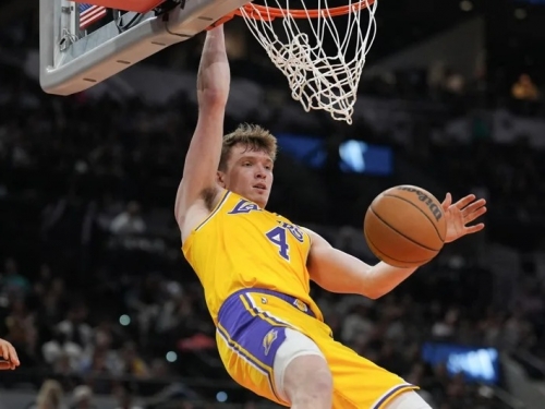 NBA》肯奈特重返先發成贏球保證 戴維斯：他能帶來空間