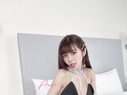 巨乳甜心「安希」超兇猛禮服！「渾圓乳下緣」大方溢出！
