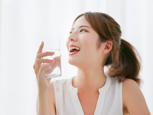 喝什麼最解渴？白開水非首選 研究揭「1飲品」營養更保水