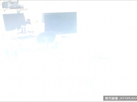 把體育場專用的LED燈放在房間會變怎樣？這人簡直瘋了...
