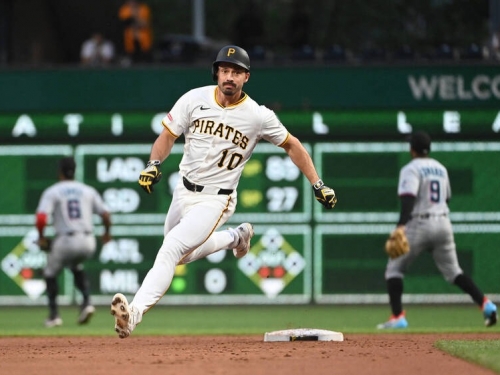 MLB》一個短打掉2分！馬林魚守備亂成一鍋粥 遭海盜15安打爆