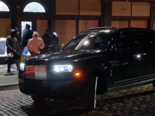 道奇被搶50輛沒什麼，現在還有美國人開「SUV之王」Rolls Royce Cullinan 去搶劫！