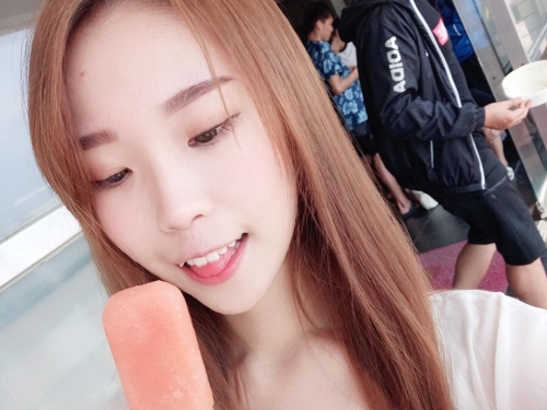 18歲少女「萱萱兒」年紀小但其他可不小　火辣身材未來值得期待！