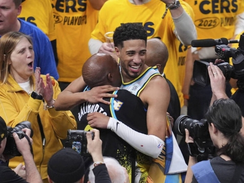 NBA季後賽》解禁！ 哈里伯頓爸爸可以去主場看球了