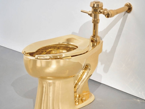 黃金馬桶《美國》拍賣起拍價3億 「一根香蕉」藝術家奇葩作品