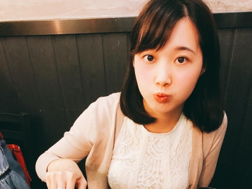 性感中文老師「搣時潘 Miss Pun」下班跳鋼管　美規豐臀太火辣