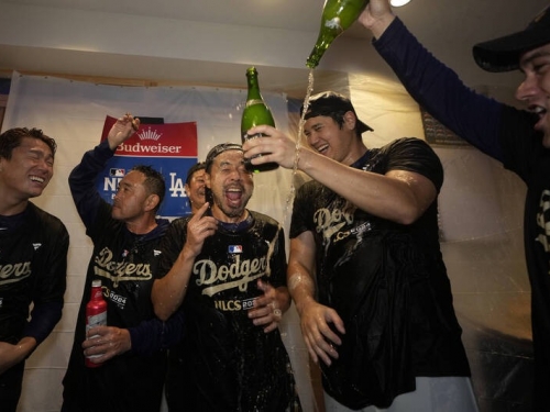 MLB季後賽》大谷翔平體驗第二次的香檳浴 狂讚山本由伸好投