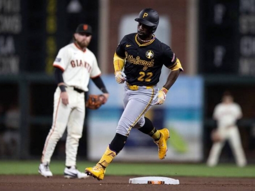 MLB》大物左投惠森杭特初登板掉4分 「海賊王」關鍵轟助隊擊敗巨人
