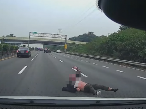 開到睡著？國1車輛「掉出一個人」 驚嚇指數破表
